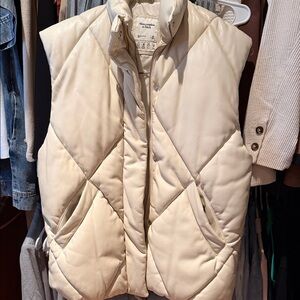 Abercrombie & Fitch Cream Diamond-Quilt Puffer Vest faux leather